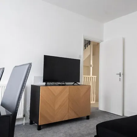 Apartamento Bright 2-bed Flat With Skylight Attic