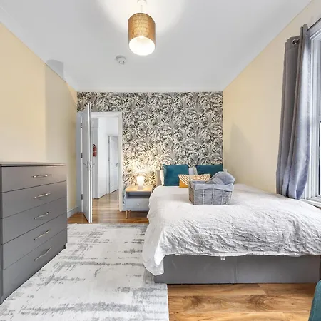 Homestay Classy Shared With Private Bedroom Near Tube - Bedroom3 *