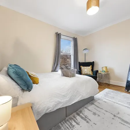 Classy Shared With Private Bedroom Near Tube - Bedroom3 *