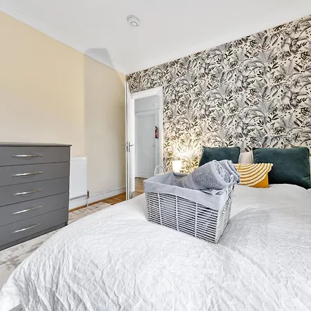 Classy Shared With Private Bedroom Near Tube - Bedroom3 Homestay *