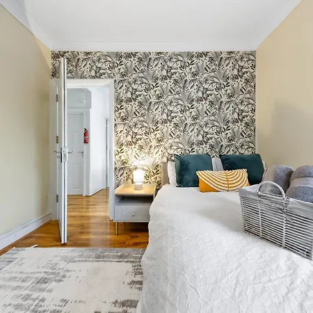 Classy Shared With Private Bedroom Near Tube - Bedroom3 * London