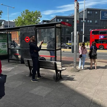 Modern En-suite Metro Close To Woolwich Station