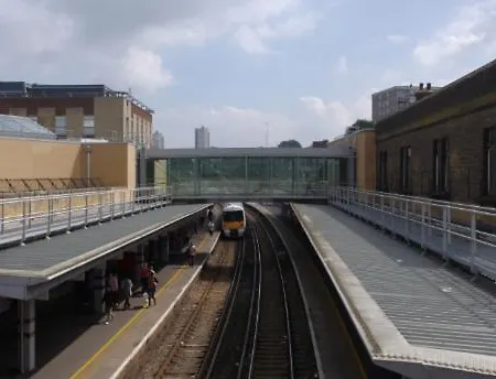 Modern En-suite Metro Close To Woolwich Station *