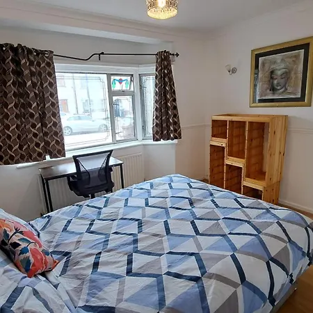 Guest house In East By Fenia Dagenham