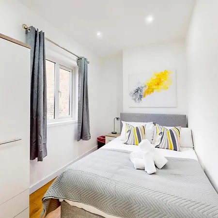 2br Flat 5 Min Walk To New Cross Station Apartment *