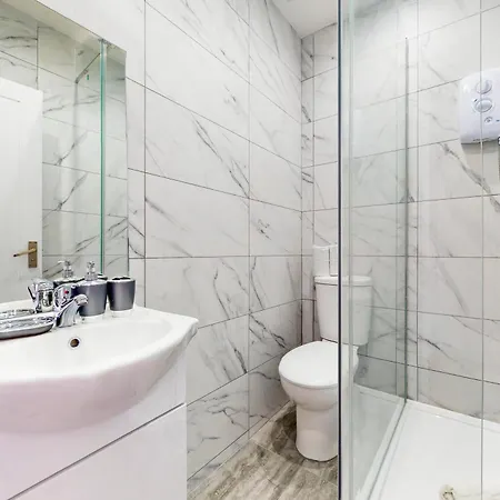 2br Flat 5 Min Walk To New Cross Station London