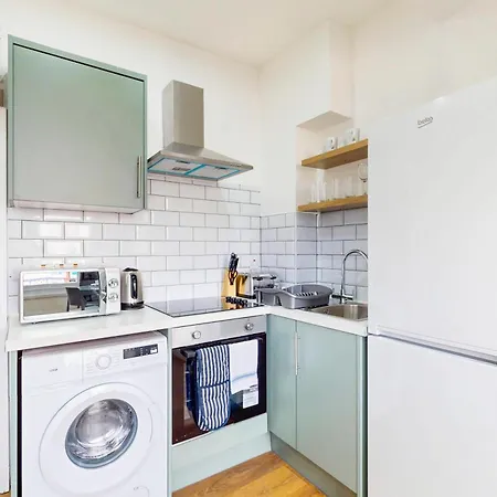 2br Flat 5 Min Walk To New Cross Station