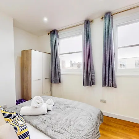 2br Flat 5 Min Walk To New Cross Station Apartment *