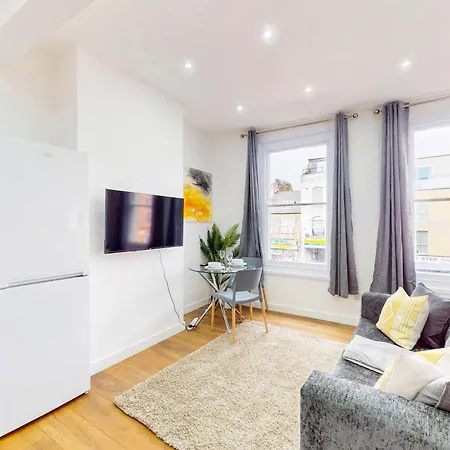 2br Flat 5 Min Walk To New Cross Station *
