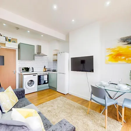 2br Flat 5 Min Walk To New Cross Station Apartment