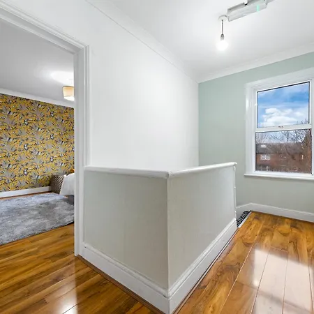 Charming 3br Near Tube - Walk To Cafes, Lloyd Park - Copeland 3br Combo *