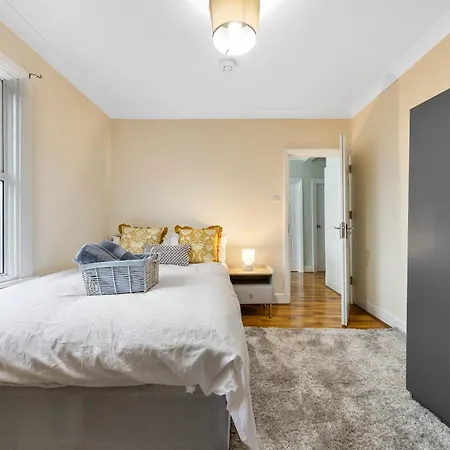 Charming 3br Near Tube - Walk To Cafes, Lloyd Park - Copeland 3br Combo London