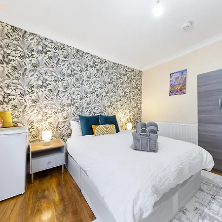 Charming 3br Near Tube - Walk To Cafes, Lloyd Park - Copeland 3br Combo
