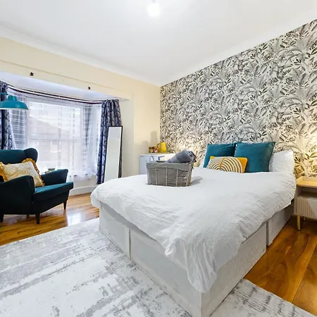 Charming 3br Near Tube - Walk To Cafes, Lloyd Park - Copeland 3br Combo