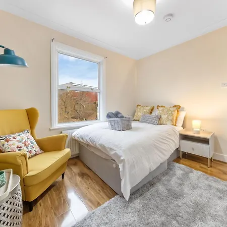 Charming 3br Near Tube - Walk To Cafes, Lloyd Park - Copeland 3br Combo London