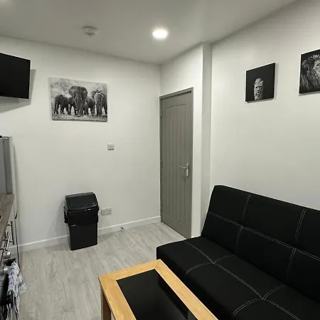 Fully Furbished Entire Flat 3 Appartamento *