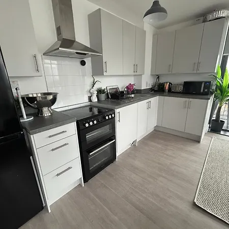 Barking Ap Apartment
