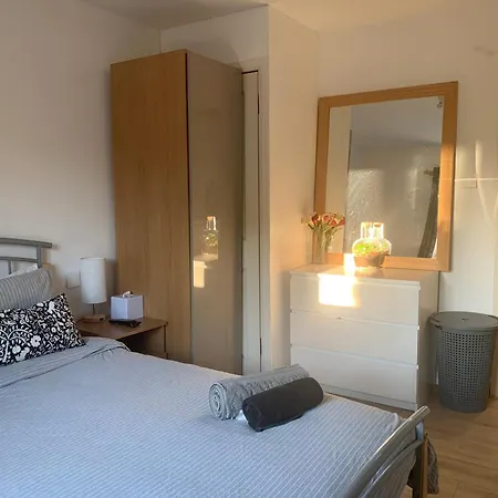Bethnal Green/brick Lane 2 Bedroom Apartment *