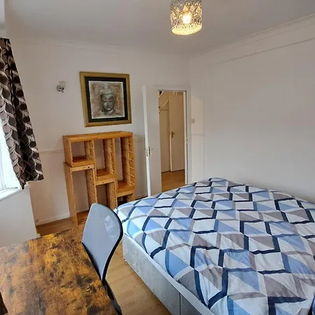 Guest house In East By Fenia Dagenham