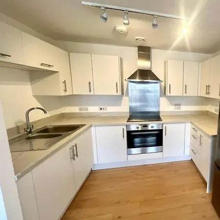 Spacious Cozy 1 Bedroom Apartment Belvedere