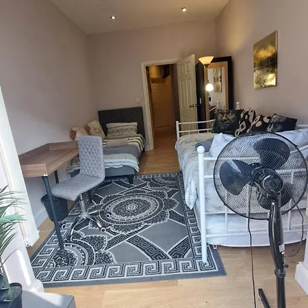 Comfy Fenia Homestay *