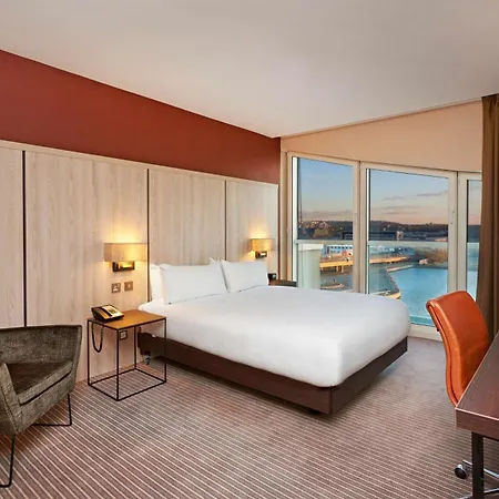 Doubletree By Hilton Excel Hotel