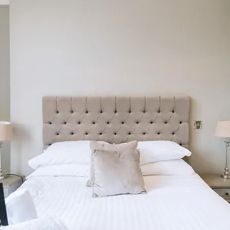 The Crown Pub & 4* Londra