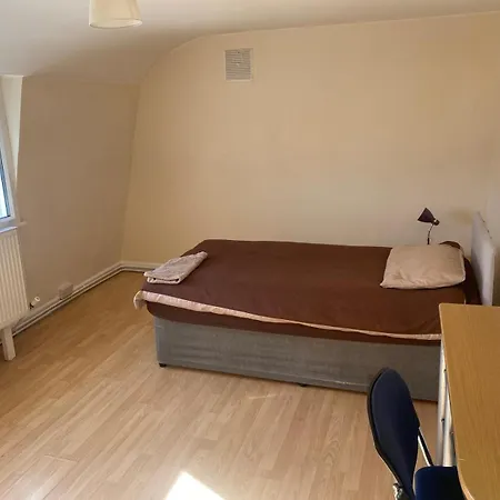 Homestay 881-2ndfloor-fokr London