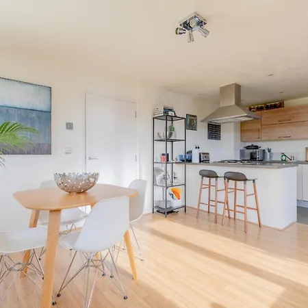 Apartment Sun Filled 2bd Flat With Views Mile End