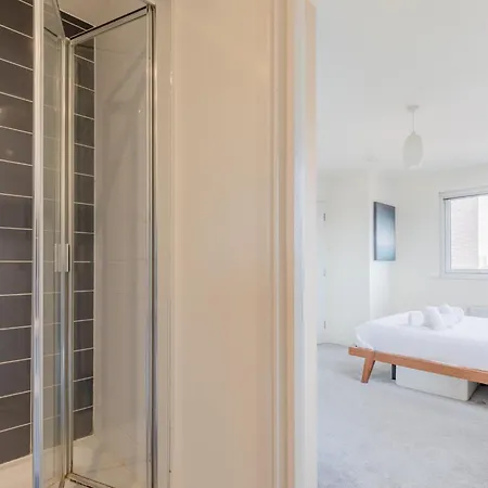 Sun Filled 2bd Flat With Views Mile End *
