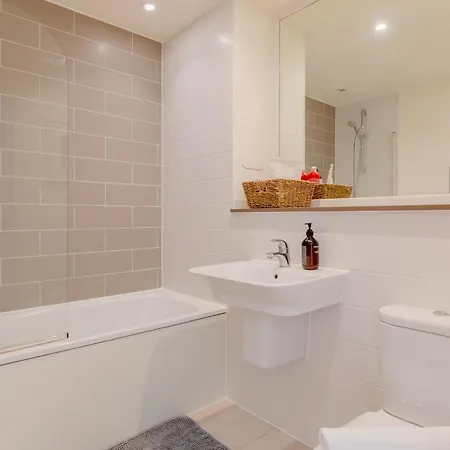 Sun Filled 2bd Flat With Views Mile End Apartment