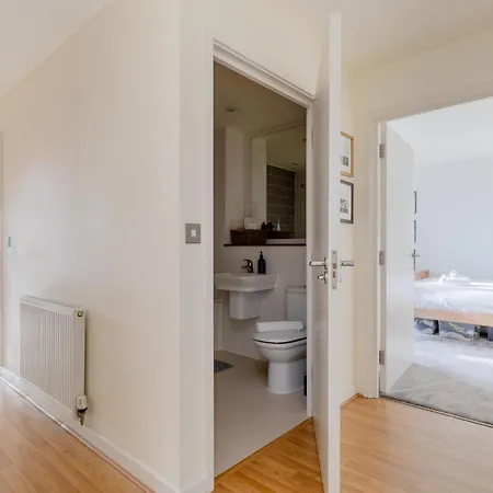 Apartment Sun Filled 2bd Flat With Views Mile End