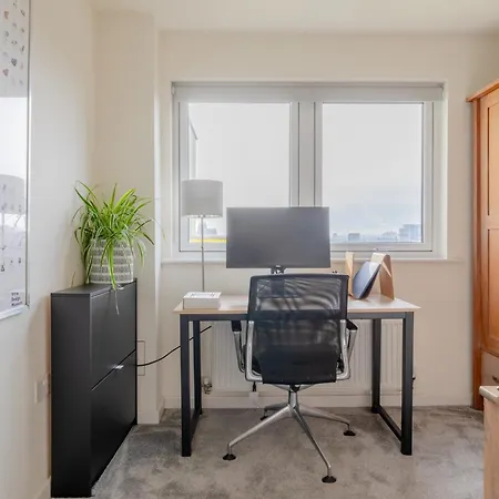 Sun Filled 2bd Flat With Views Mile End Apartment *
