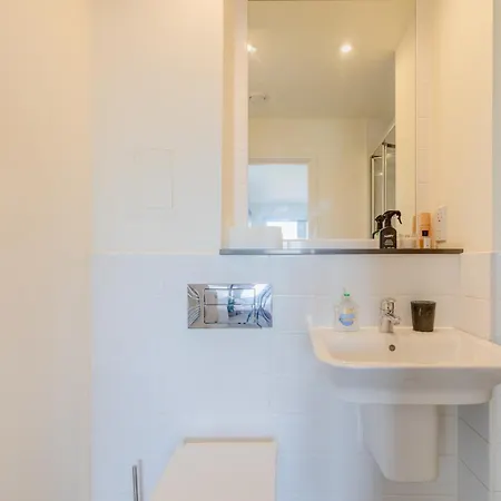 Apartment Sun Filled 2bd Flat With Views Mile End *