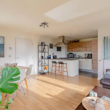 Sun Filled 2bd Flat With Views Mile End *