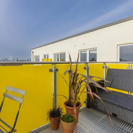 Sun Filled 2bd Flat With Views Mile End London