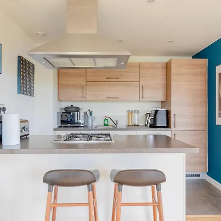 Sun Filled 2bd Flat With Views Mile End Apartment *