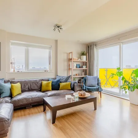 Sun Filled 2bd Flat With Views Mile End London
