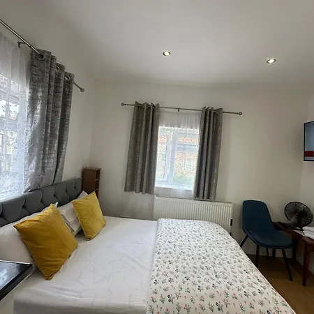 3rd Flat With Private Toilet And Bathroom Setup For Family Enjoyment 134 Keedonwood Road