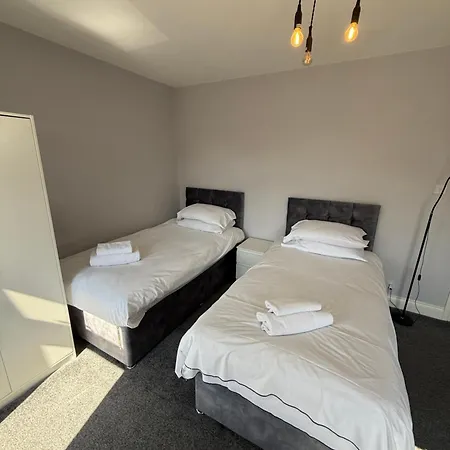 Onsitestays - Large 3 Bedroom, 2 Bathroom, Driveway, Garden, Sleeps 6 Comfortably * Bexleyheath