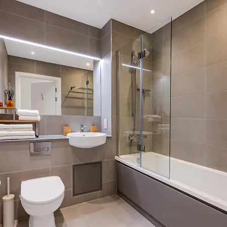 Magnificent New Cross 2br Penthouse With Balcony And Views Lejlighed