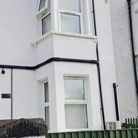 Studio-sleeps 2-garden-30 Min Ldn Apartment London