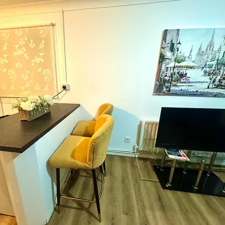 Canada Water Private 2 Beds Flat *