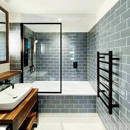 Luxury 2bed 2bath Next To Tower Bridge Apartment London