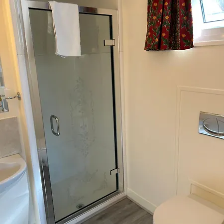 Oakwood Heathrow Bed & Breakfast