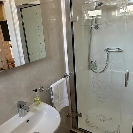 Oakwood Heathrow 2*