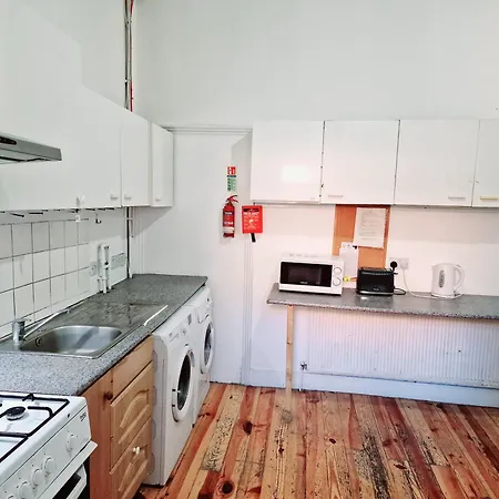 R3 Mezzanine Double Bed Balcony * London
