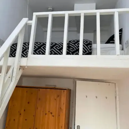R3 Mezzanine Double Bed Balcony Apartment *