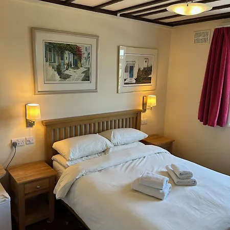 Oakwood Heathrow Bed & Breakfast 2*