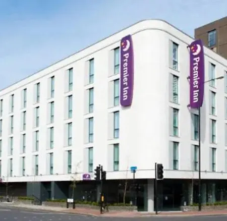 Double Only 100m From Train Station Apartment
